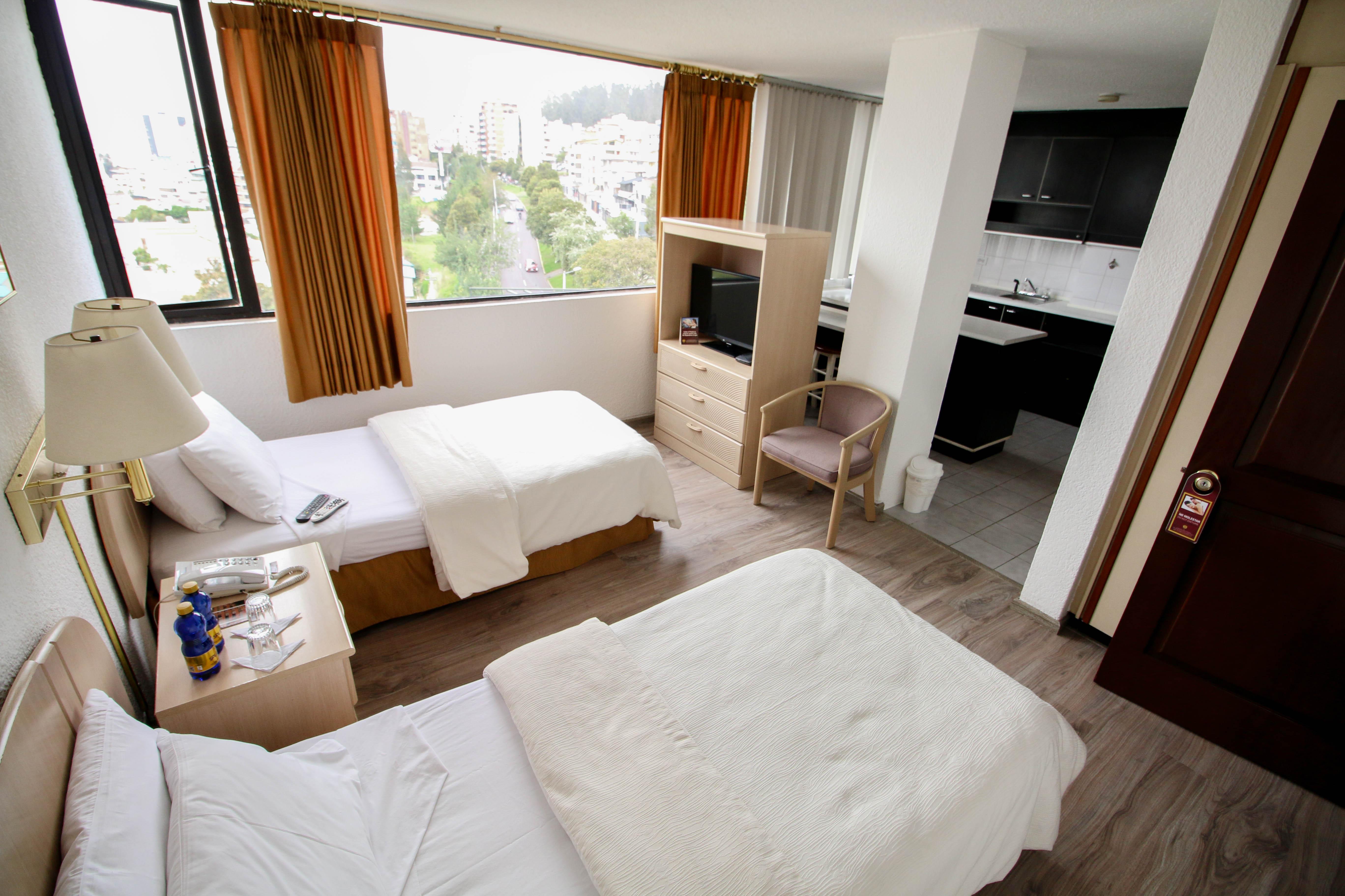 Stanford Suites Hotel Quito Exterior photo
