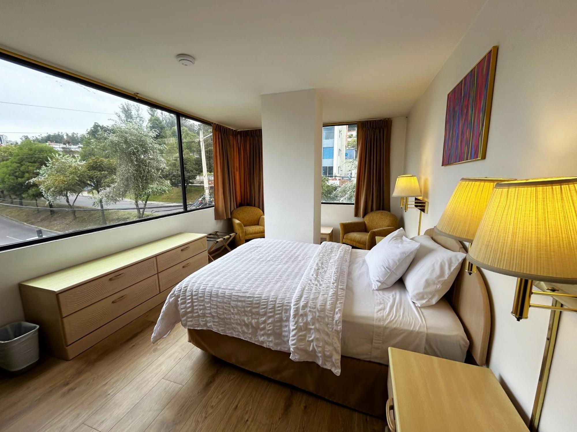 Stanford Suites Hotel Quito Exterior photo