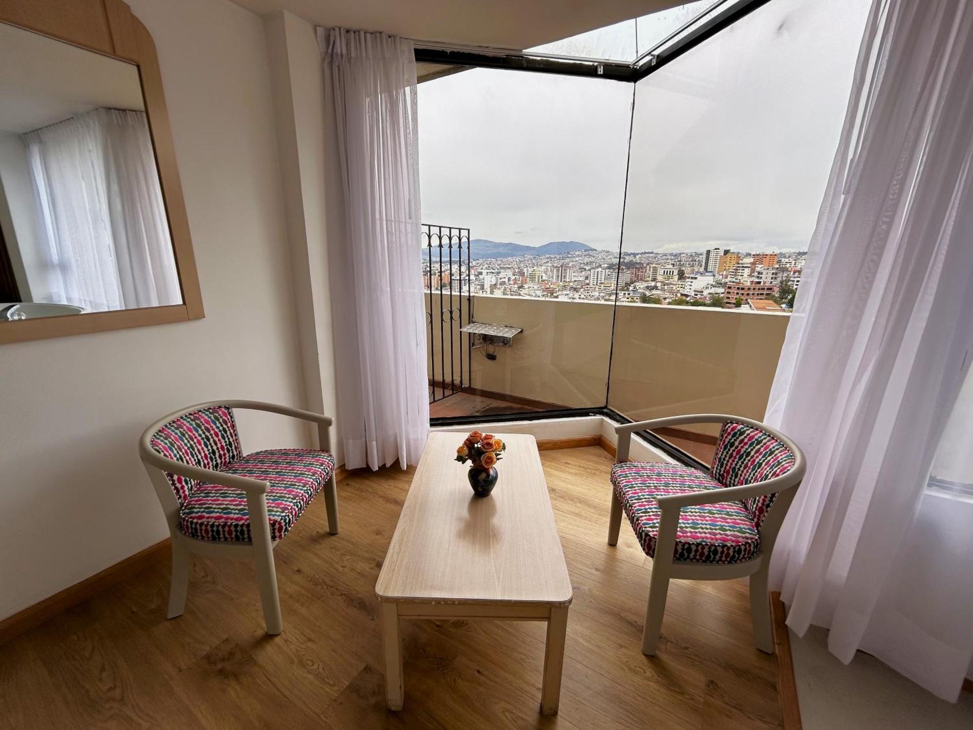 Stanford Suites Hotel Quito Exterior photo