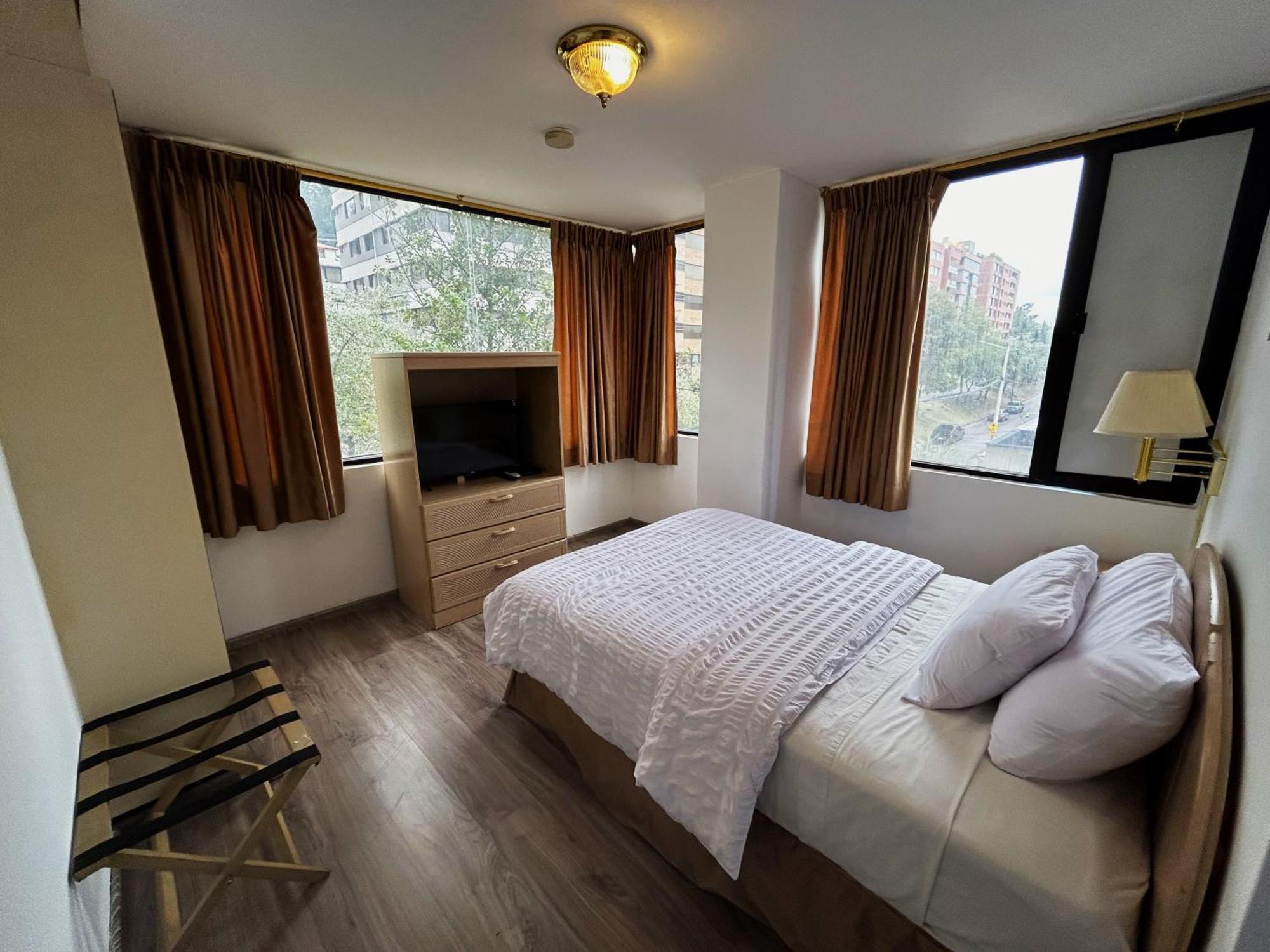 Stanford Suites Hotel Quito Exterior photo