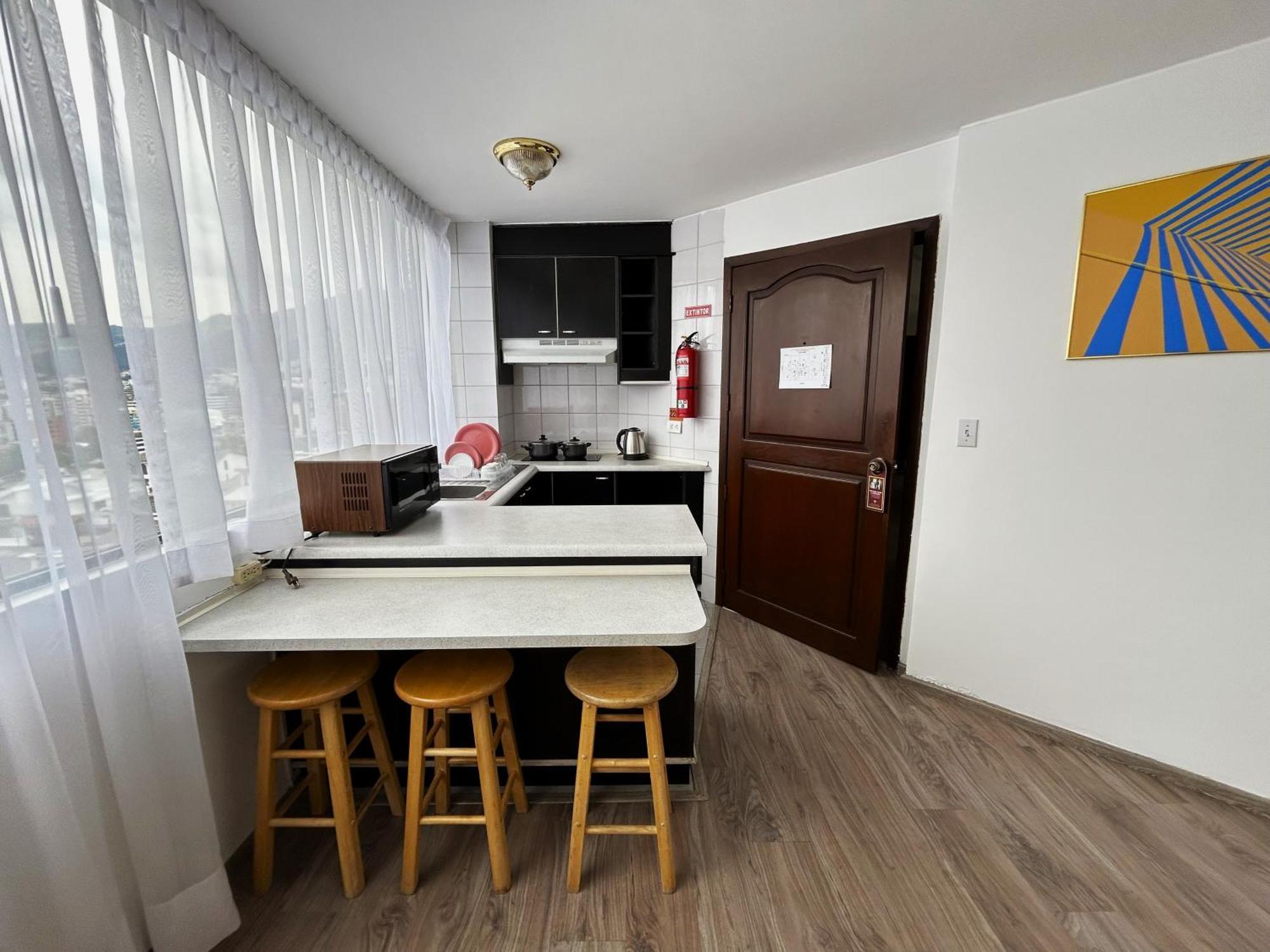 Stanford Suites Hotel Quito Room photo