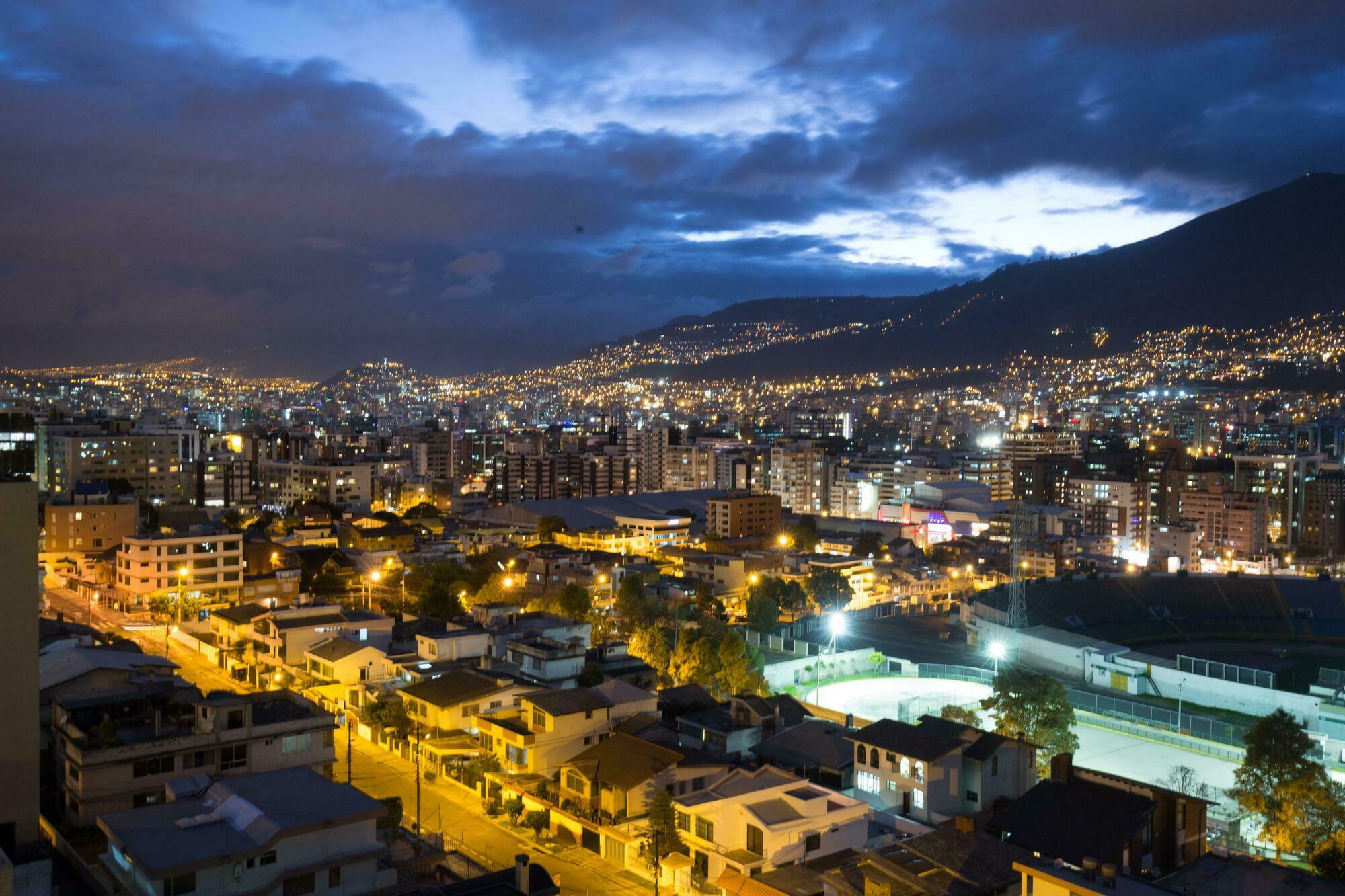 Stanford Suites Hotel Quito Exterior photo